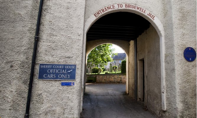 Newgate arch at Market Place